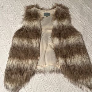 Skies Are Blue faux fur vest